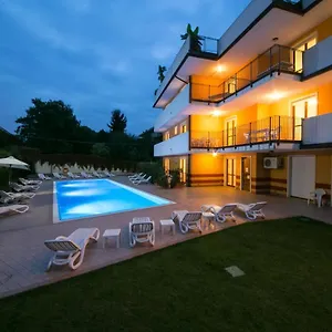 Apartmanhotel Ferretti Garda Palace, Peschiera del Garda